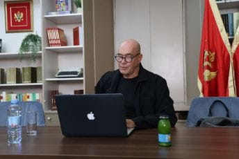 FCJK: Održan master class profesora Tomislava Z. Longinovića, studentima pružio i podsticaj za samostalni istraživački rad