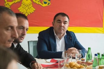 Đurašković u Ćeklićima: Asfaltiranje puteva, javna rasvjeta i obnova Zadružnog doma među prioritetima Đurašković u Ćeklićima: Asfaltiranje puteva, javna rasvjeta i obnova Zadružnog doma među prioritetima