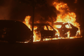 Haos u Baskiji: Demonstranti spaljivali automobile, sve počelo nakon protesta protiv gostovanja desničara Haos u Baskiji: Demonstranti spaljivali automobile, sve počelo nakon protesta protiv gostovanja desničara