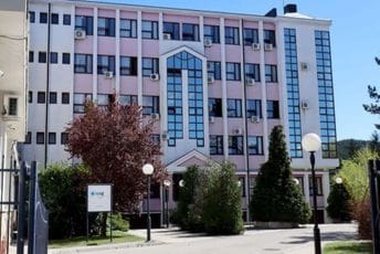 Šahmanović stopirao izbor tri zamjenika direktora EPCG, čeka se mišljenje Ministarstva finansija Šahmanović stopirao izbor tri zamjenika direktora EPCG, čeka se mišljenje Ministarstva finansija