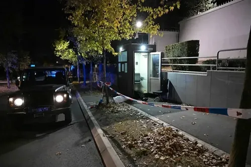 Napad ispred ambasade Izraela u Beogradu: Policajac ubio tinejdžera,  Dačić tvrdi da je riječ o terorizmu
