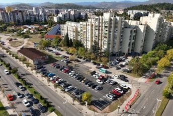 Završen parking sa 70 mjesta kod Bastona; Mujović najavio uvođenje noćnih linija gradskog prevoza od ovog vikenda Završen parking sa 70 mjesta kod Bastona; Mujović najavio uvođenje noćnih linija gradskog prevoza od ovog vikenda
