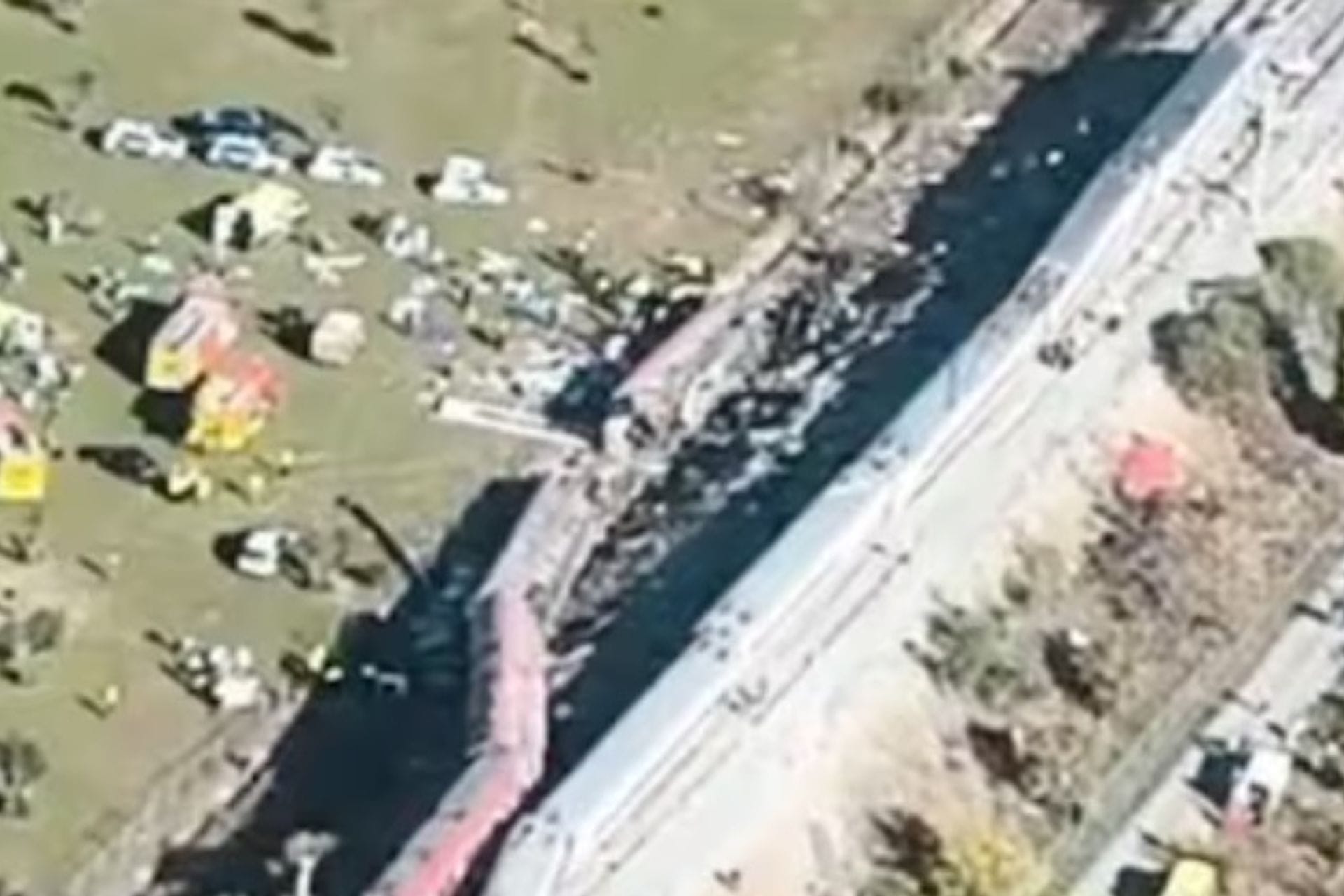Fotografija 1: (VIDEO) Strašna tragedija u Španiji: Sudarila se dva brza voza, najmanje 64 mrtvih, oko 180 povrijeđenih
