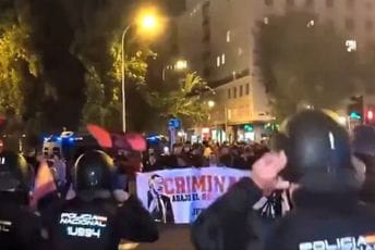 (VIDEO) "Ako ne odu mirno, otići će silom": Protest u Madridu zbog željezničke nesreće sa 68 žrtava, traže ostavke Sančeza i Puentea (VIDEO) "Ako ne odu mirno, otići će silom": Protest u Madridu zbog željezničke nesreće sa 68 žrtava, traže ostavke Sančeza i Puentea