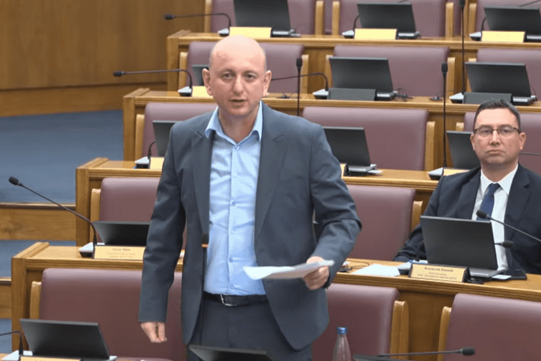 Knežević: Spajić i Milatović su išli na brifinge kod Vučića, BIA dala bratu funkcionera 400.000 i snimila ga Knežević: Spajić i Milatović su išli na brifinge kod Vučića, BIA dala bratu funkcionera 400.000 i snimila ga