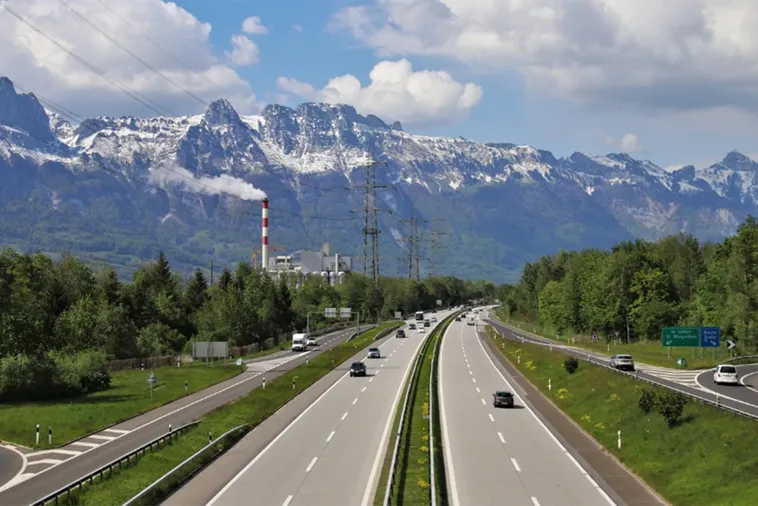 Problem s nestašicom goriva: Ova evropska država mogla bi smanjiti ograničenje na auto-putevima, voziće se 80 km/h Ilustracija