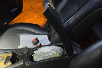 U Ulcinju zaplijenjeno 163 grama marihuane, oduzet i Mercedes