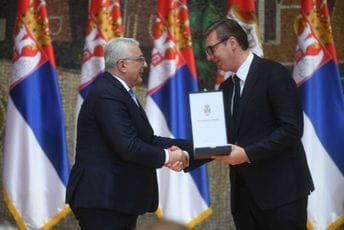 Mandić u dva navrata: Evo koga je sve iz Crne Gore odlikovao Vučić