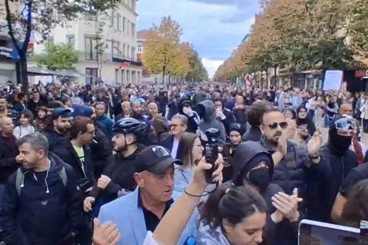 Sukob studenata i demokrata u Tirani: Traži se smjena poslanika uz povike „Rama u zatvor“, „Beriša u zatvor“, Sukob studenata i demokrata u Tirani: Traži se smjena poslanika uz povike „Rama u zatvor“, „Beriša u zatvor“,