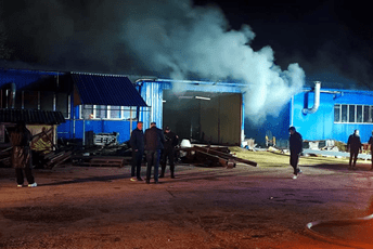 Požar na Cetinju: Gori hangar nekadašnje fabrike 'Bojana'