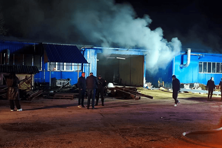 Požar na Cetinju: Gori hangar nekadašnje fabrike 'Bojana' Požar na Cetinju: Gori hangar nekadašnje fabrike 'Bojana'