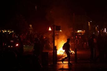 (VIDEO) Izolovani sukobi u Francuskoj nakon izbijanja tenzija poslije mirnih protesta